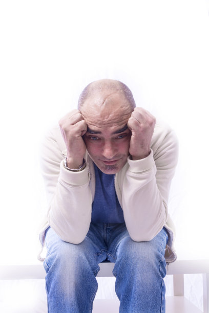 有压力的男人图片下载