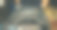 机修工的双手正在修理轮胎上的漏气。图片下载