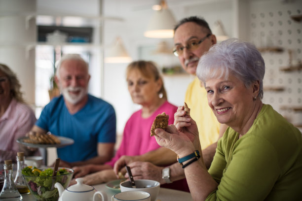 美味的食物，甚至更好的陪伴。图片下载