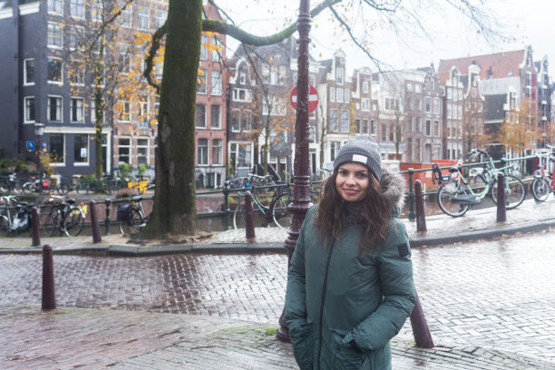 阿姆斯特丹大街上一个女人的肖像。图片下载