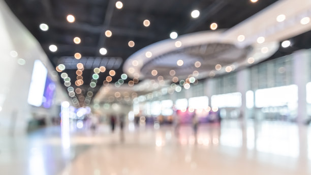 展览活动会议大厅商业背景模糊的科技博览会，交易会，客运码头或博物馆画廊大堂与模糊的内部大走廊走廊白色房间空空间图片下载