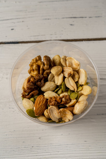 干果枣，香蕉干，榛子，开心果，定格玻璃图片下载