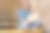 快乐的自由职业者女孩工作在笔记本电脑在房子，森林。做自由职业者，做免费的垃圾，做梦想的工作，做自己的生意图片下载