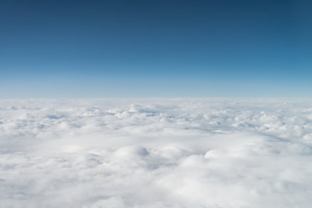 在云层之上图片下载