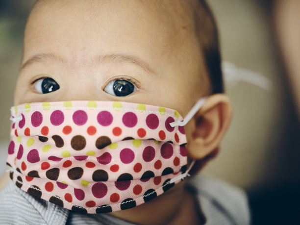 婴儿戴口罩保护图片下载