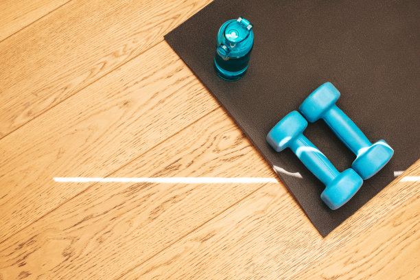 独自在家锻炼图片下载