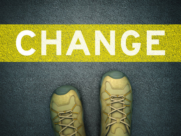 脚在沥青路面与改变字- 3D渲染图片下载