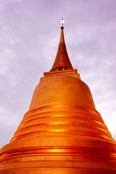 金色的山与天空的背景图片下载