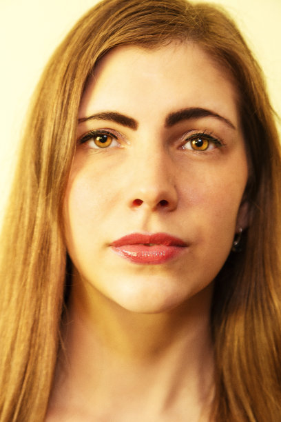 一个年轻女子的肖像图片下载