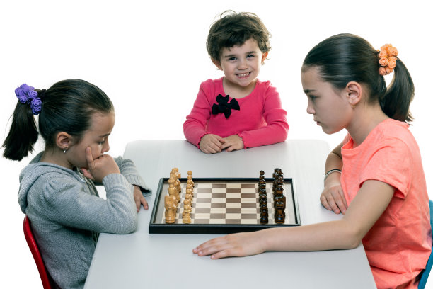 女孩们下棋图片下载