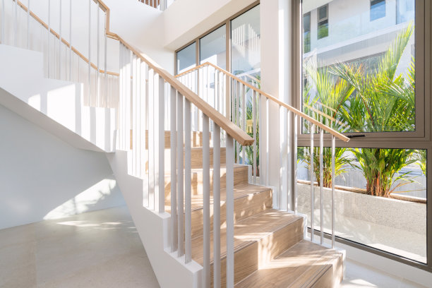 现代泳池别墅、别墅、住宅、公寓、公寓楼梯的室内设计图片下载