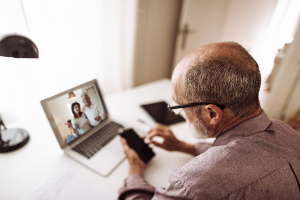 社交距离家庭做一个语音IP电话图片下载