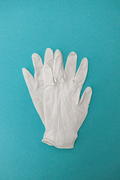 蓝色背景的医用外科手套。世界流行的冠状病毒。预防流感和传染病的爆发。新2019 - ncov冠状病毒图片下载