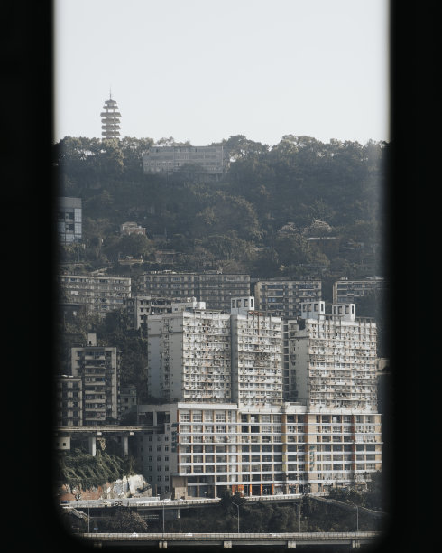 城市景观在重庆单轨图片下载