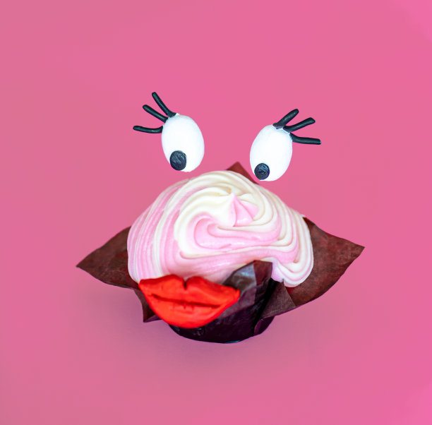 滑稽脸的小蛋糕图片下载