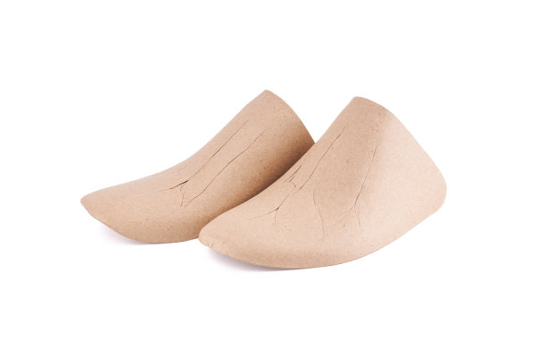 鞋用纸板模。孤立在白色上。塑造鞋子的形状。图片下载