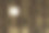 晚上从公寓窗户往外看的商人图片下载