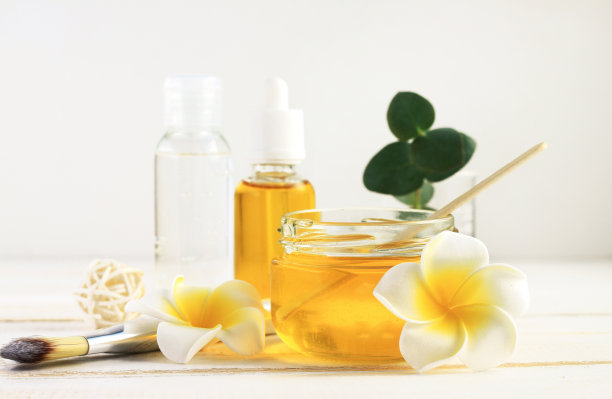 家庭水疗，玻璃瓶蜂蜜有机皮肤和头发治疗，桉树精油图片下载