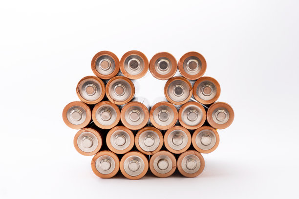 俯视图在加号电池站在数字。孤立。图片下载