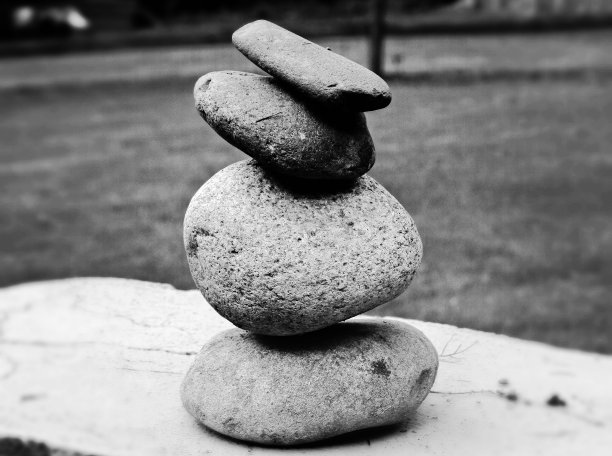 冥想的岩石图片下载