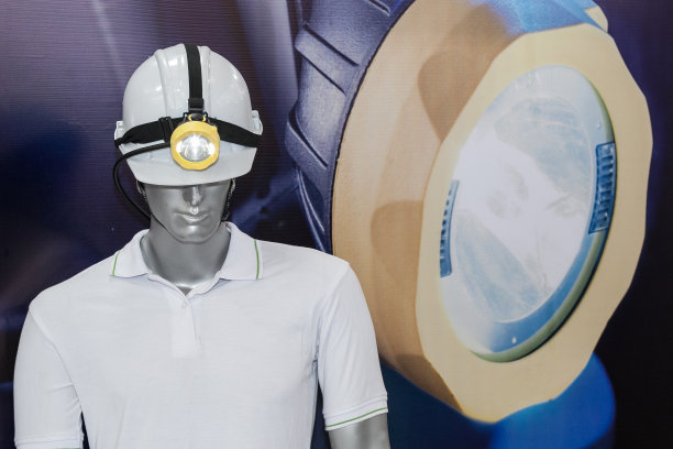 采矿用带灯的头盔图片下载