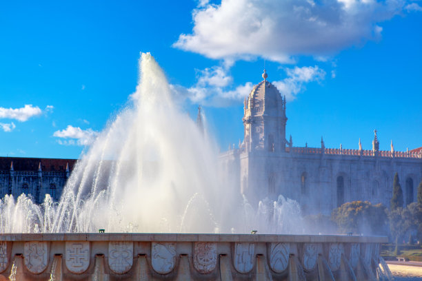 热罗尼莫斯修道院的喷泉图片下载