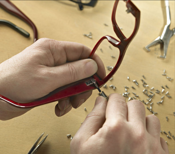 合适的眼镜图片下载