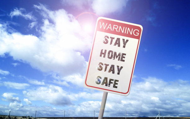 待在家里，在路标处注意安全图片下载