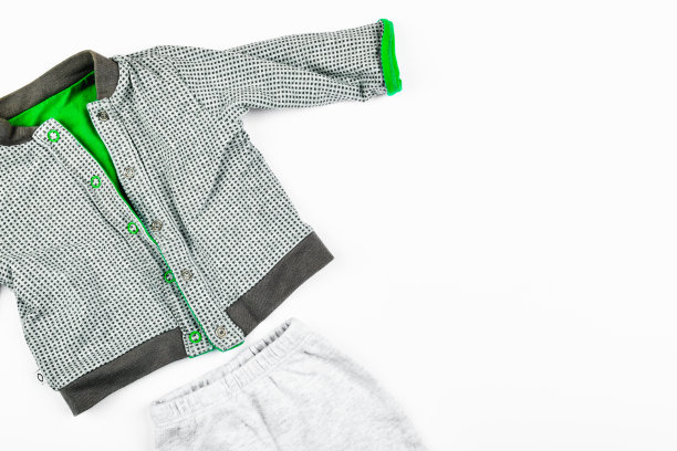 白色背景上的婴儿衣服。平的。网纹夹克。写的地方。儿童时尚图片下载