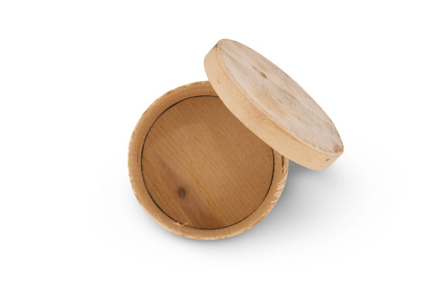打开的自然木制圆盒孤立在白色背景图片下载