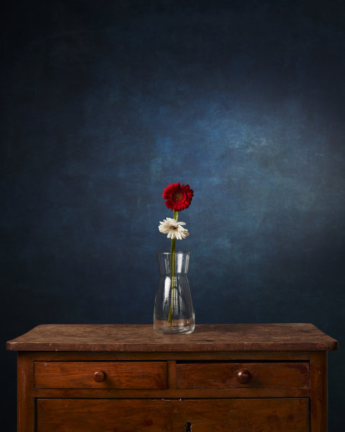 在画的背景上的花图片下载