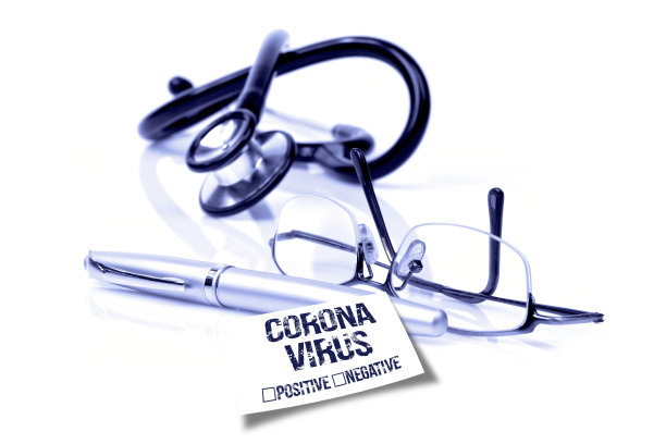 冠状病毒检测结果，眼镜，笔和听诊器图片下载