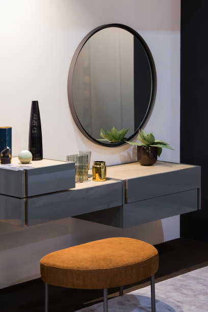 化妆台、挂柜、松肉、墙上圆镜、室内设计图片下载