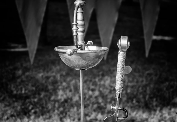 中世纪金属剑图片下载