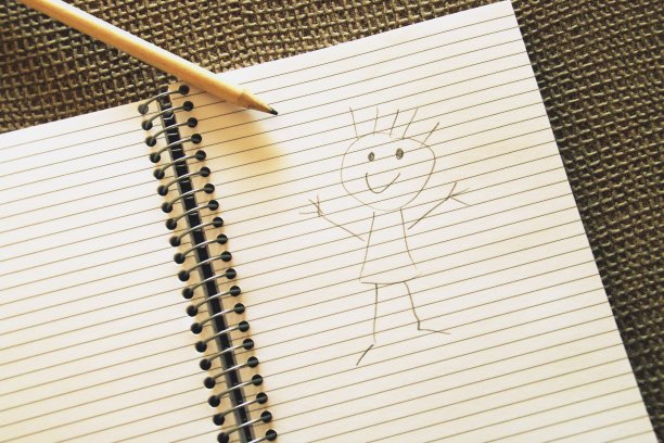 在笔记本上涂鸦。图片下载