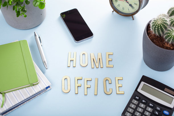 家庭办公文本书桌与智能手机笔记本室内植物，工作空间在家图片下载