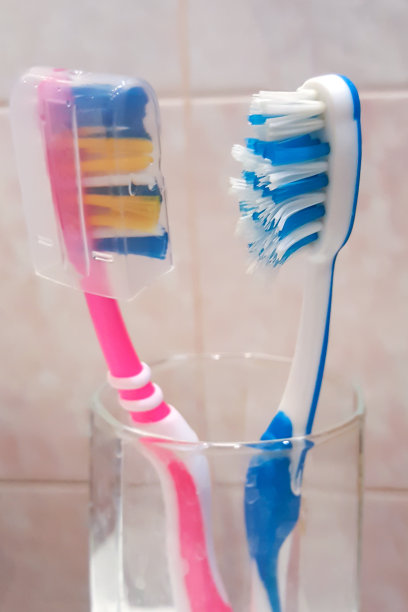 浴室里有两把牙刷图片下载