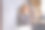 年轻女子使用移动电话交谈户外库存照片图片下载