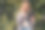 年轻女子使用手机和数码平板电脑户外库存照片图片下载
