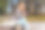 年轻女子使用数码平板电脑户外库存照片图片下载