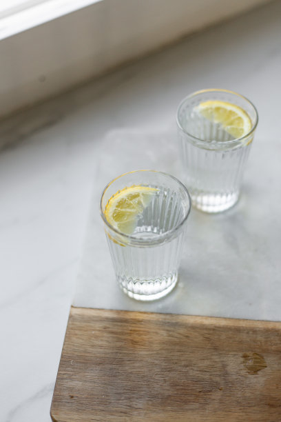 包装上的皱巴巴的牛皮纸作为背景纹理。图片下载