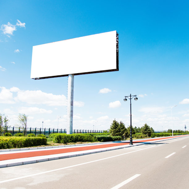 路边的空白广告牌图片下载
