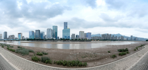 现代滨水城市天际线图片下载