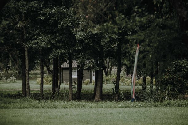 森林里的小屋图片下载