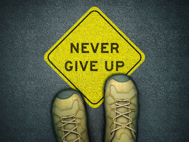 脚在沥青与NEVER GIVAP道路标志- 3D渲染图片下载