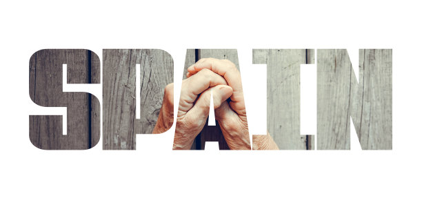 COVID-19冠状病毒。填文西班牙，老者手，少者手，红心像切。图片下载