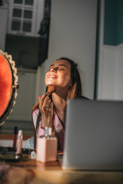 我爱我的香水图片下载