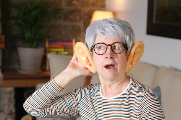 年长的女人，大耳朵图片下载