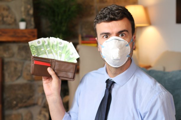 商人显示全钱包期间病毒爆发衰退。图片下载