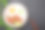 泰式罗勒鸡配米饭和煎蛋，黑石板背景。Pad Krapow是一道泰国菜，里面有碎鸡肉或猪肉，罗勒叶，酱油和蚝油。泰国菜复制空间图片下载